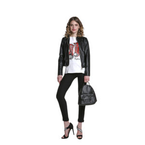 Giacca in ecopelle e jeans stretch