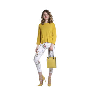 Maglia con tasche e pantaloni con stampa