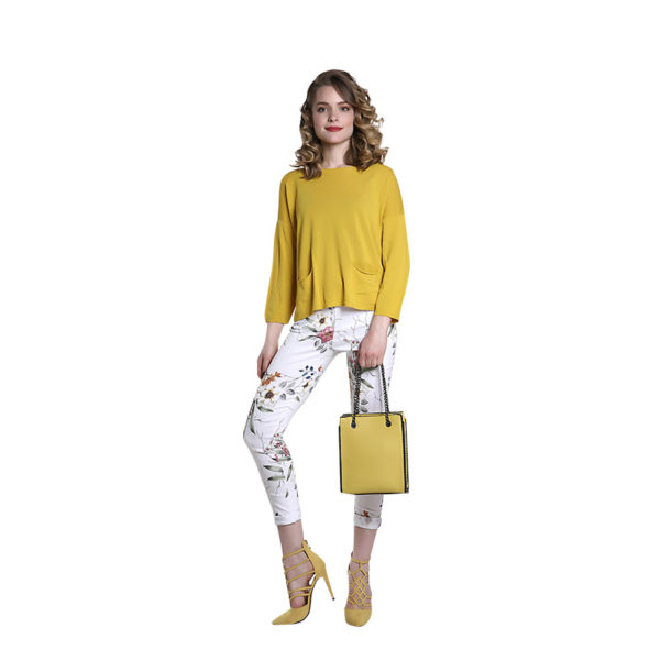 Maglia con tasche e pantaloni con stampa