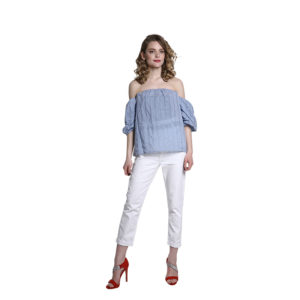 Maglia senza spalle e pantaloni in tessuto
