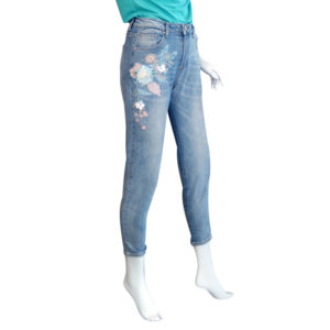 Jeans con ricamo a fiori