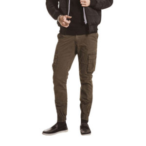 Pantalone con tasche laterali